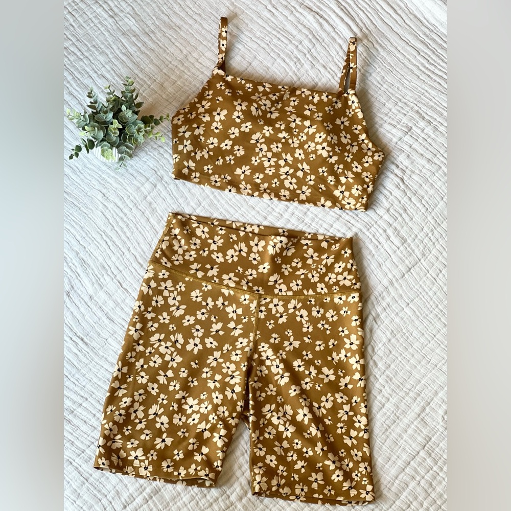 SAGE Collective Yellow Mustard Daisy Two-Piece Workout Set - Size Small